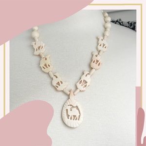 💕Beautiful Ivory Necklace Carved Camels💕